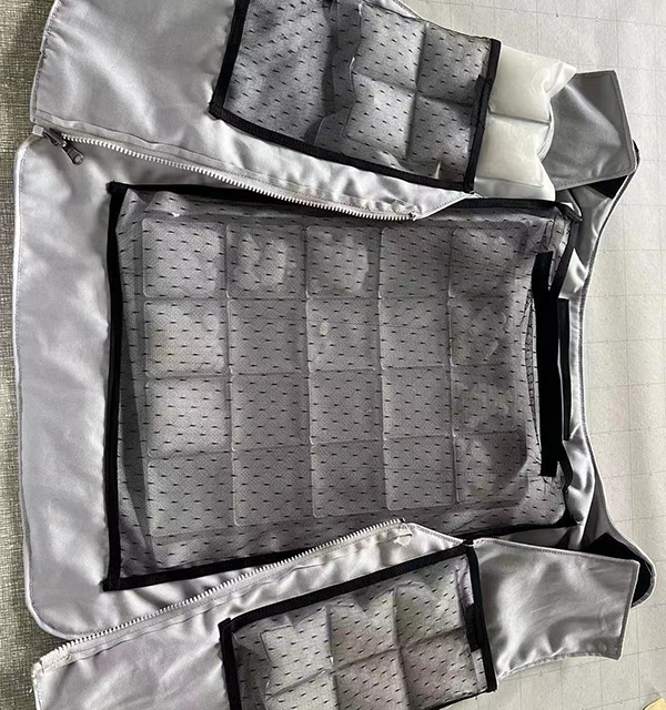 Colete refrescante Senjoy para homens e mulheres com 2 pacotes de PCM que fornece temperatura constante de 18°C por 3 a 4 horas