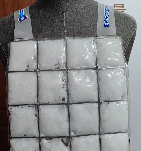 Roupas de resfriamento simplificadas para mudança de fase